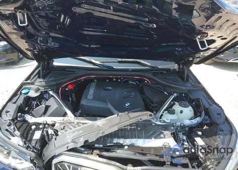 2025 BMW X3 30 xDrive z USA, uszkodzony, nr VIN 5UX53GP01S9093040